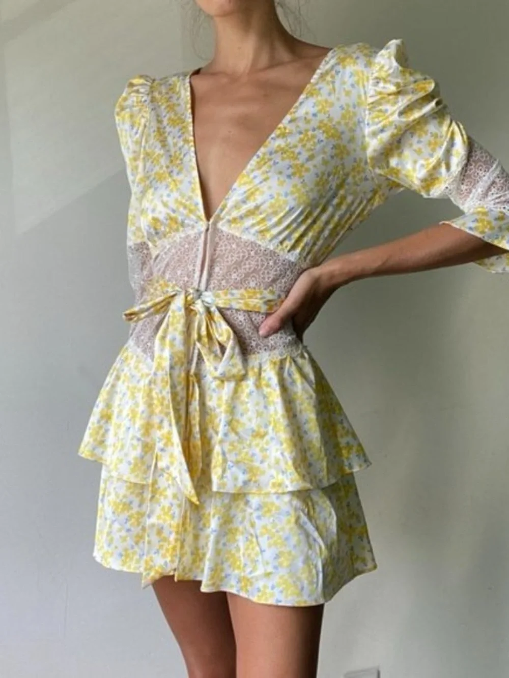 NWOT For Love & Lemons Daffodil Yellow Floral Lace Belted Mini Dress Size Large - Picture 4 of 16